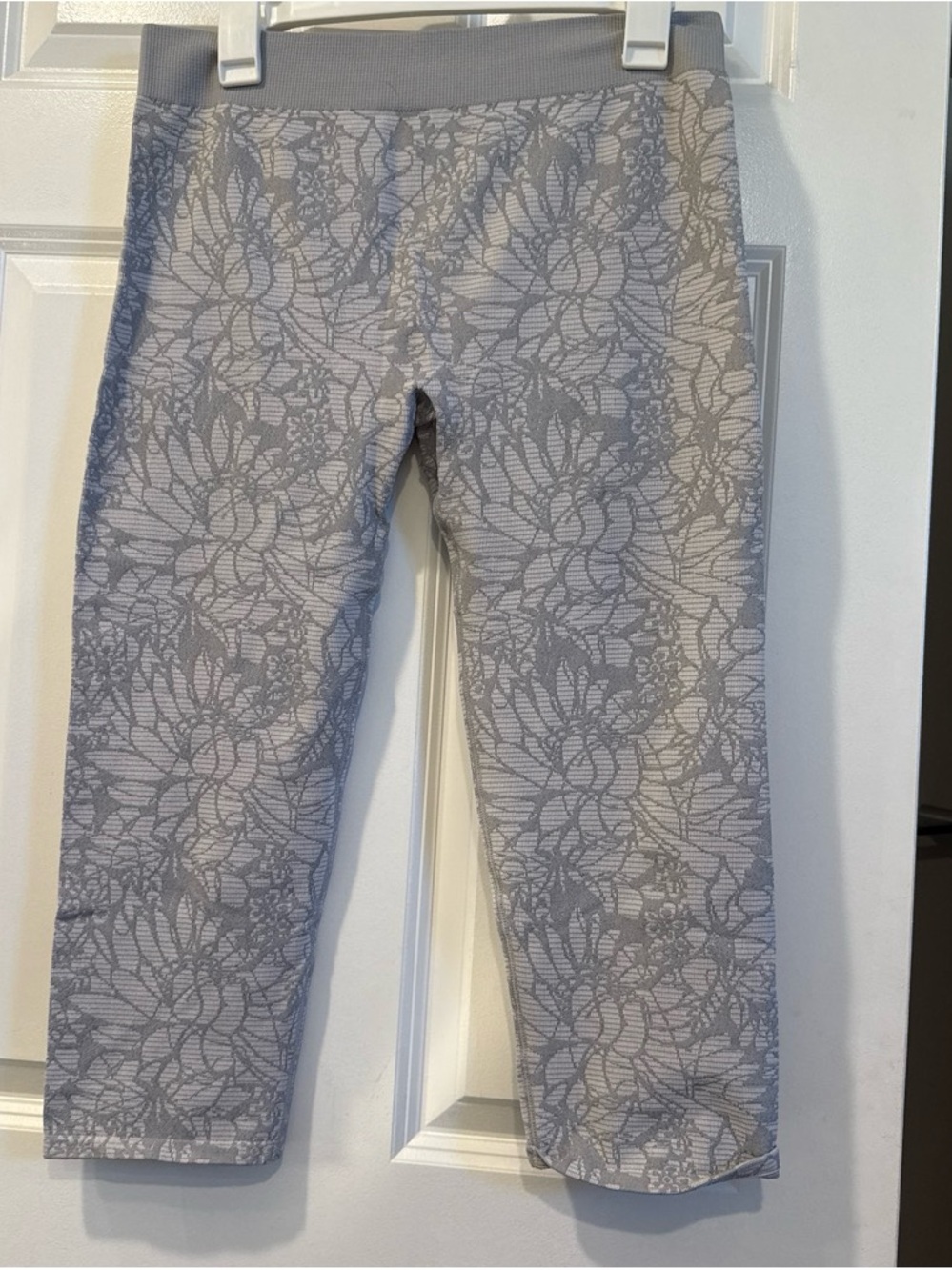 Fabletics Girls Gray Floral Capri Leggings